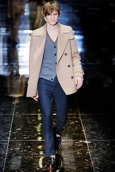 Look 3